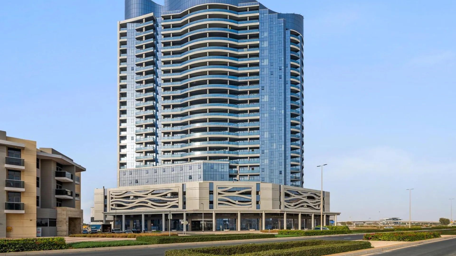 Stylish Urban Oasis W Balcony Apartment Dubai