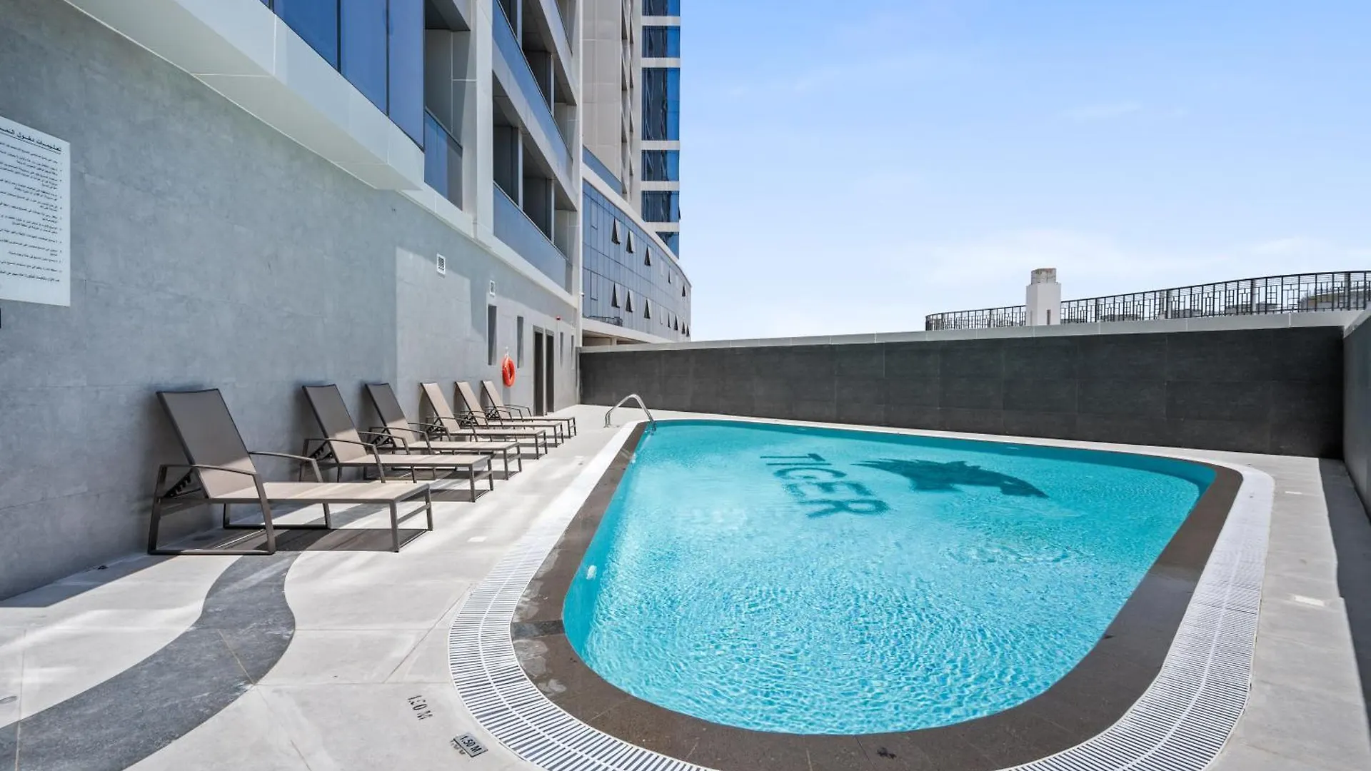 Stylish Urban Oasis W Balcony Apartment Dubai