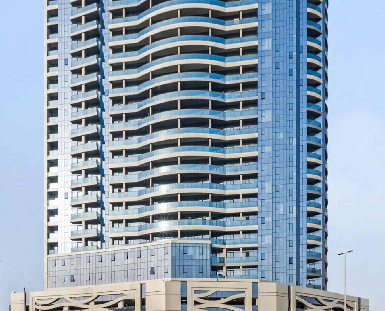 Stylish Urban Oasis W Balcony Apartment Dubai