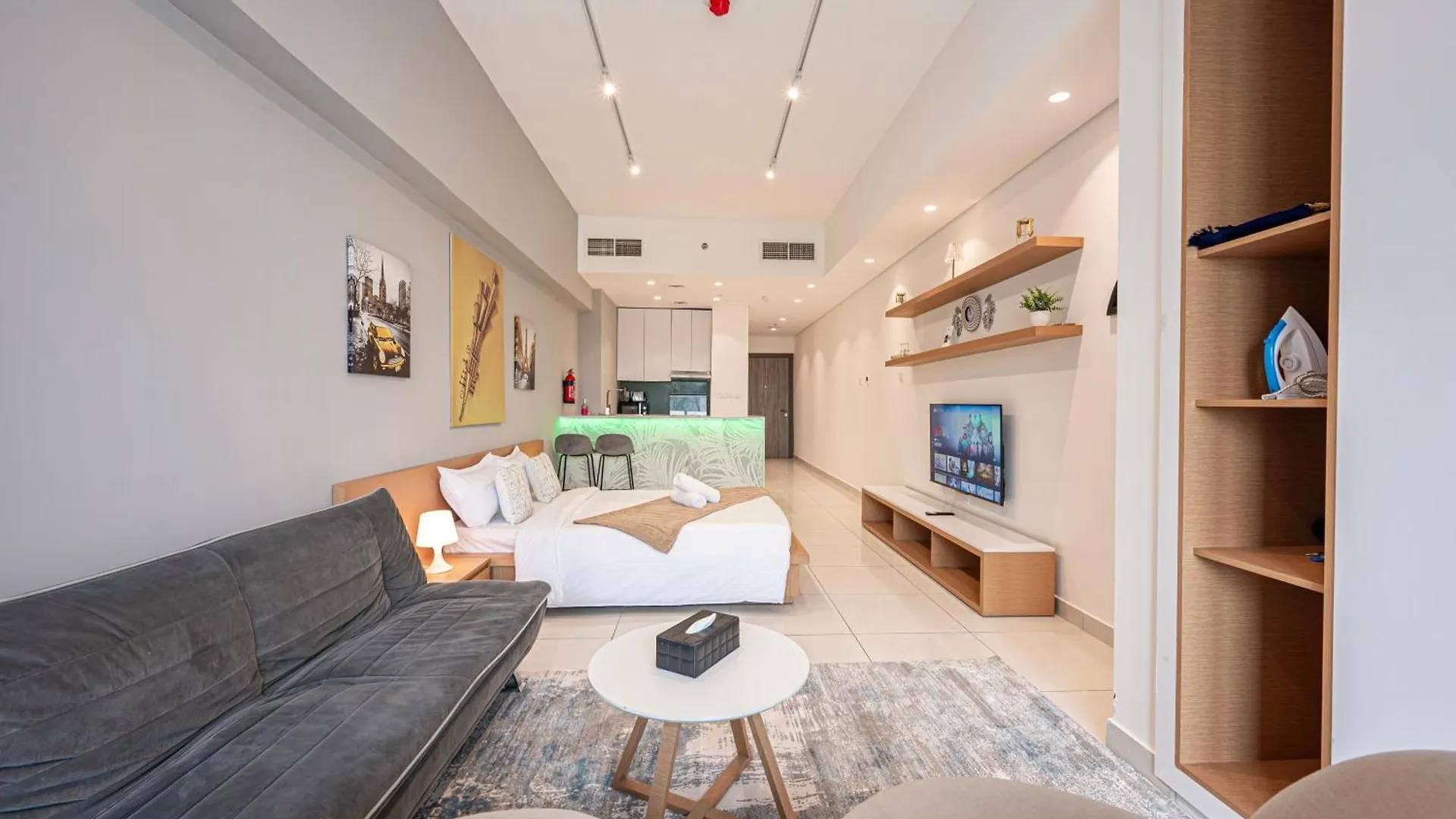Stylish Urban Oasis W Balcony Apartment Dubai