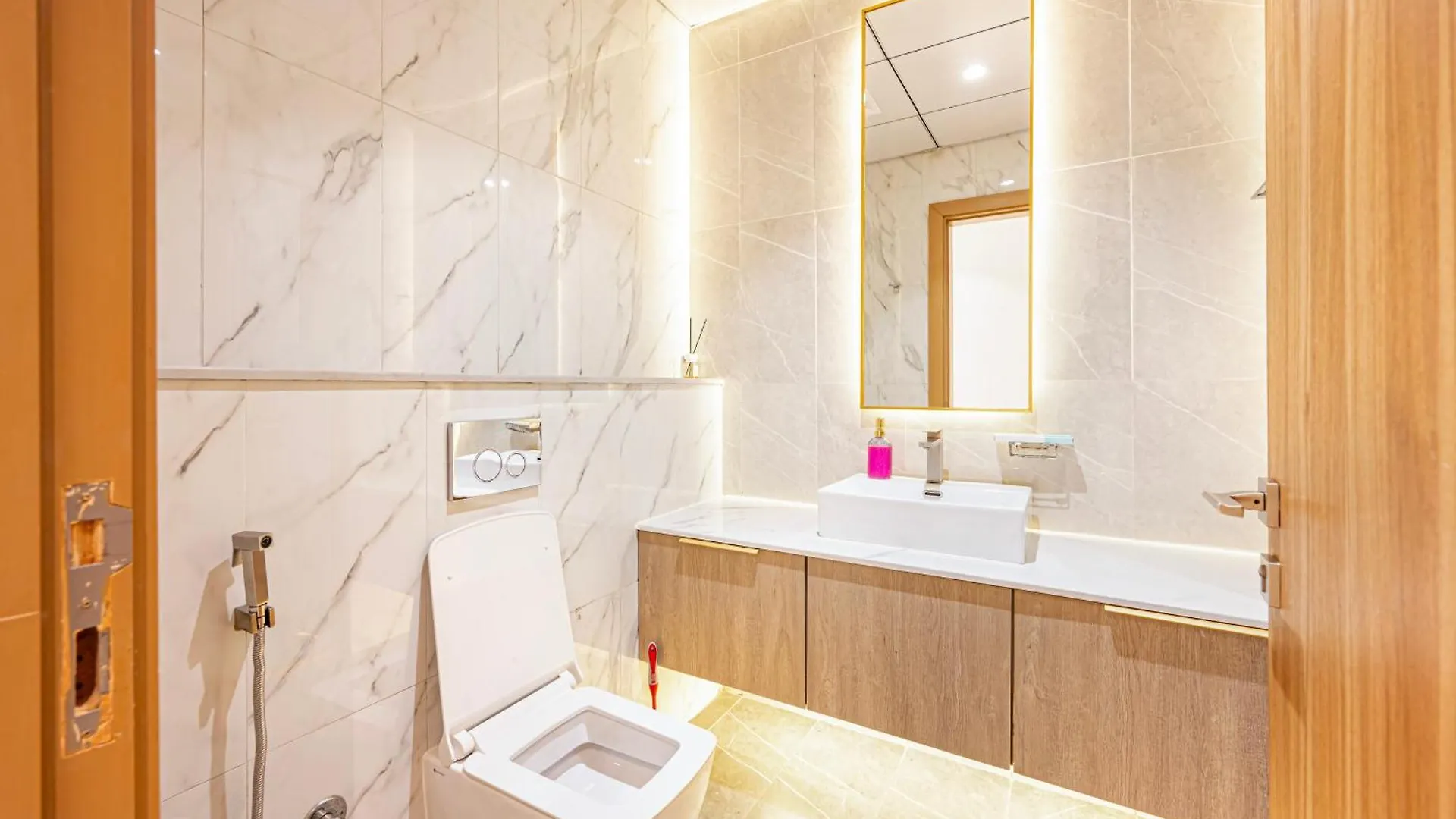 Stylish Urban Oasis W Balcony Apartment Dubai United Arab Emirates