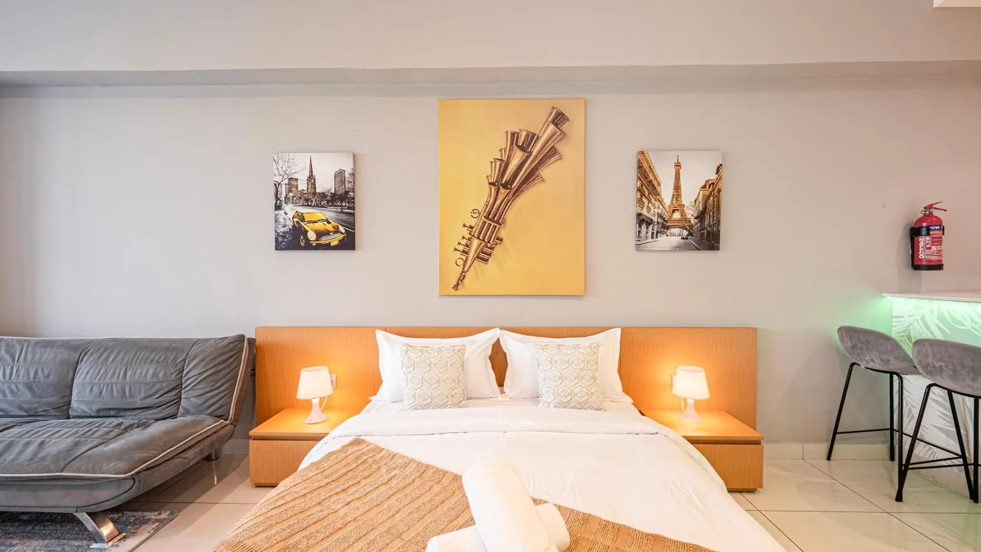 Stylish Urban Oasis W Balcony Apartment Dubai
