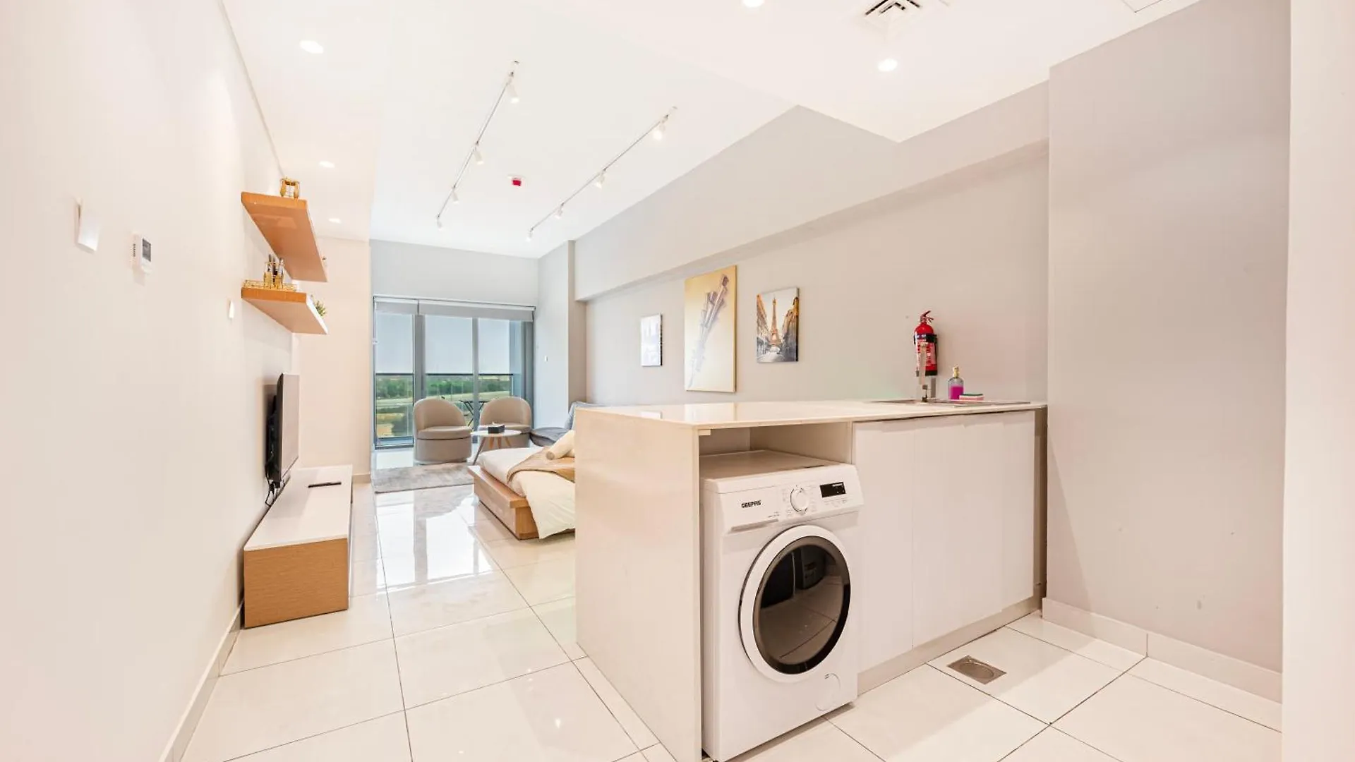 Stylish Urban Oasis W Balcony Apartment Dubai 0*,