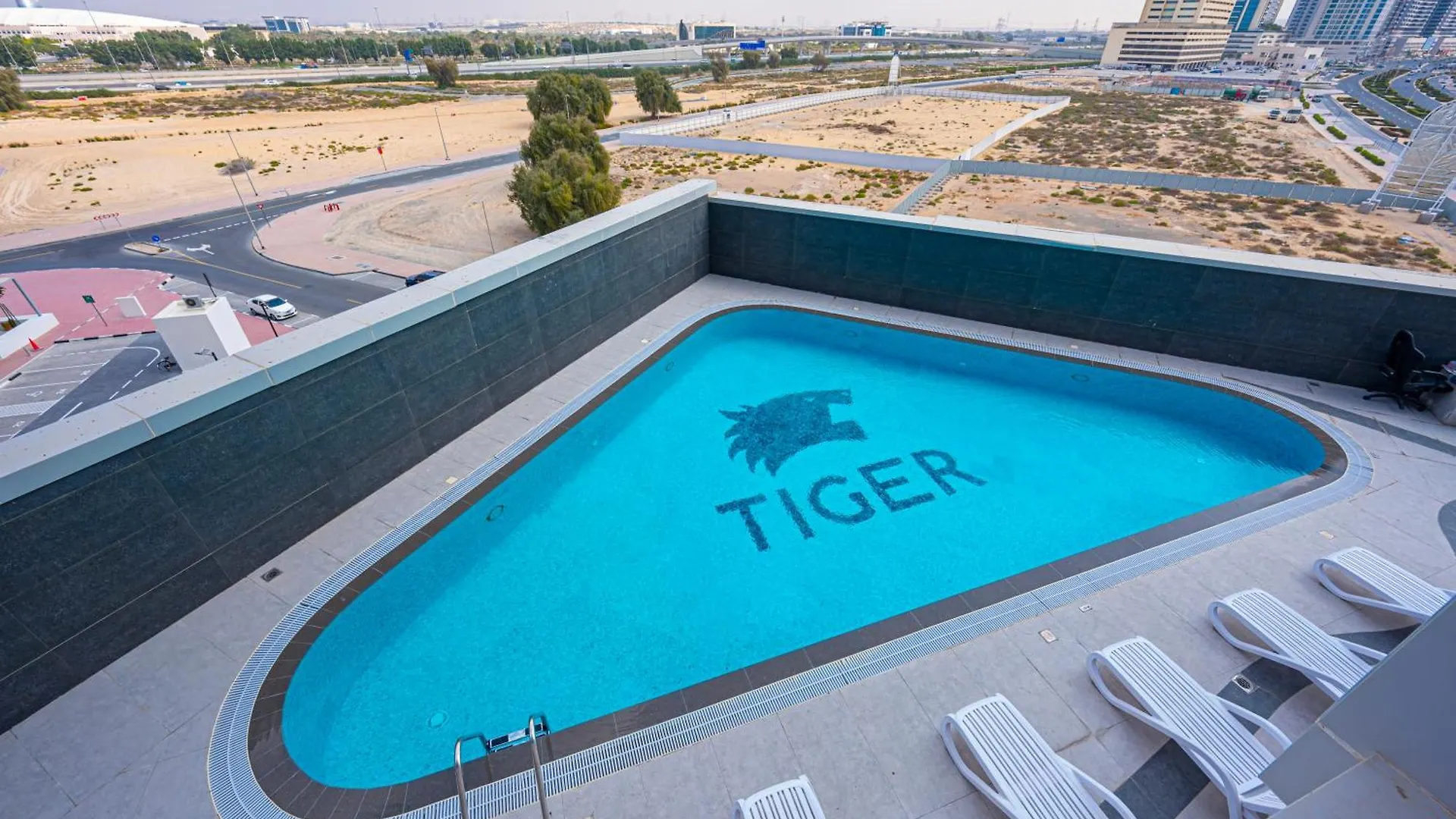 Stylish Urban Oasis W Balcony Apartment Dubai