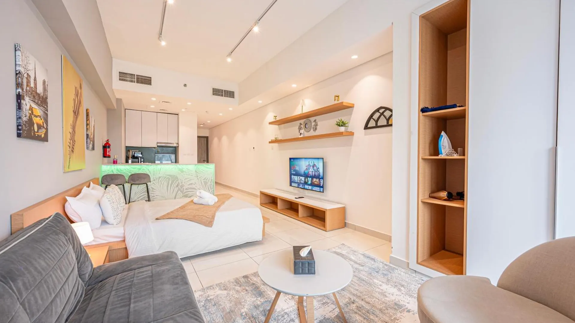 Stylish Urban Oasis W Balcony Daire Dubai Birleşik Arap Emirlikleri